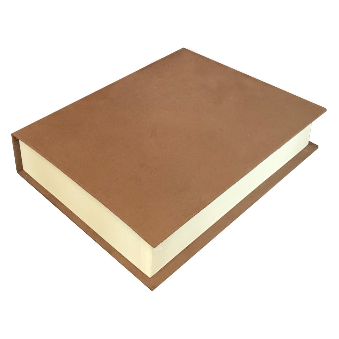 Par de Libros Decorativos color Café con cierre imantado