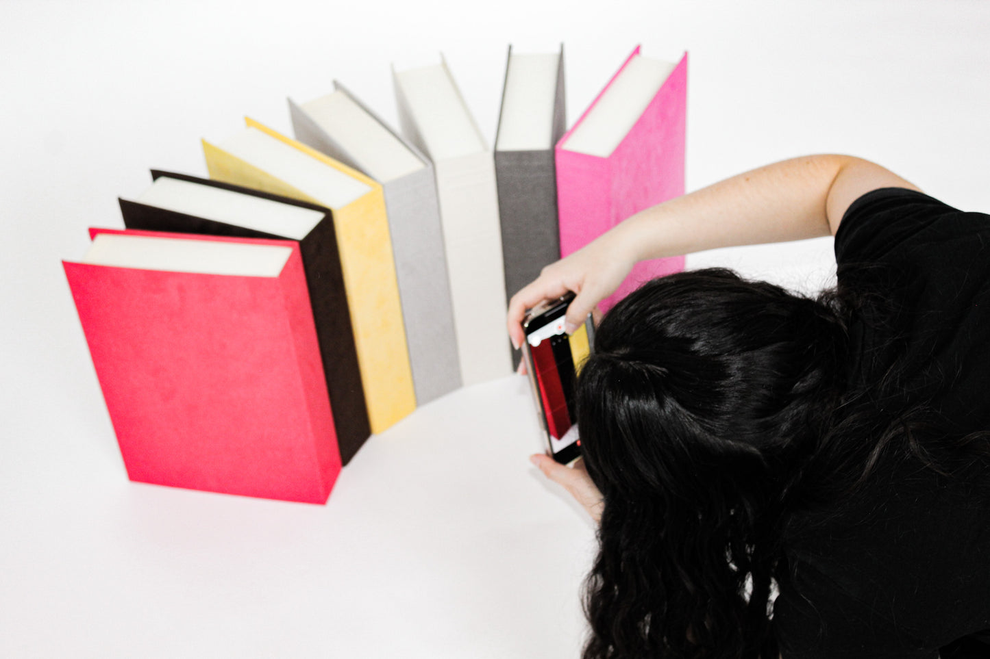 Par de Libros Decorativos color Beige con cierre imantado