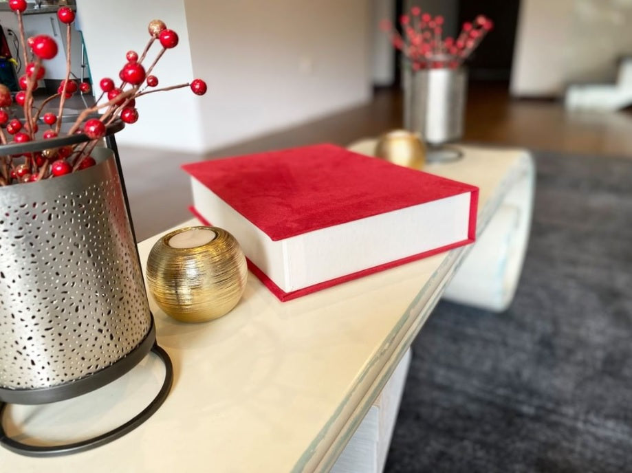 Par de Libros Decorativos color Beige con cierre imantado