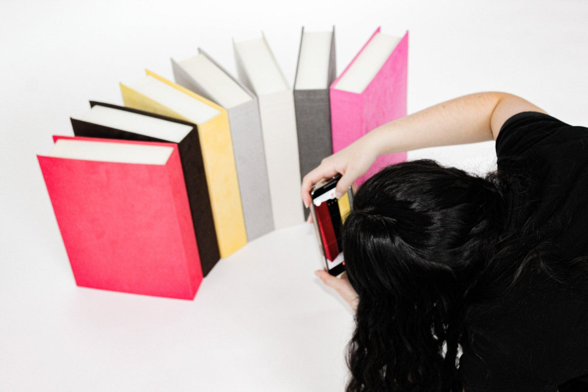 Par de Libros Decorativos color Beige con cierre imantado - Luxbox Design